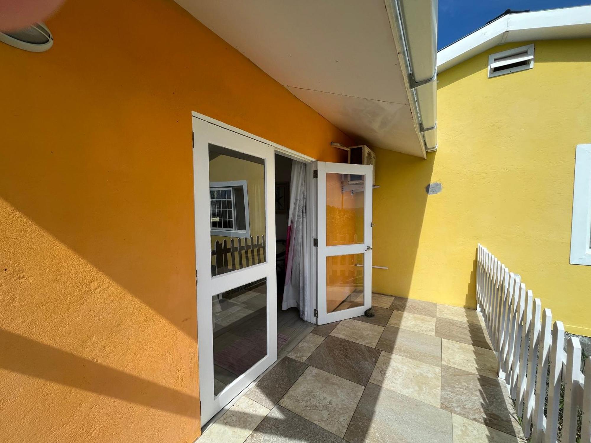 Waves Villa Guesthouse Kingstown Exteriér fotografie