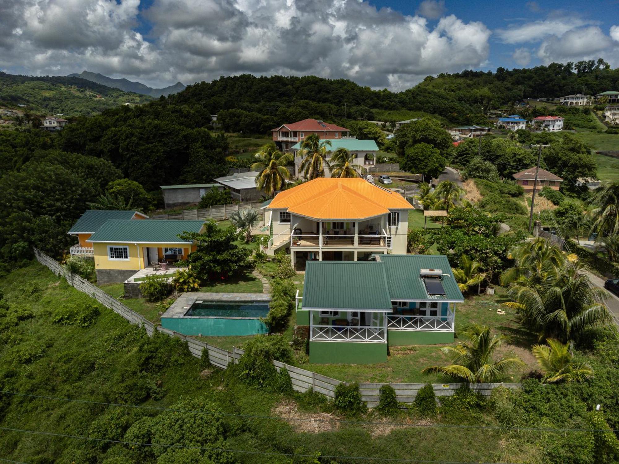 Waves Villa Guesthouse Kingstown Exteriér fotografie