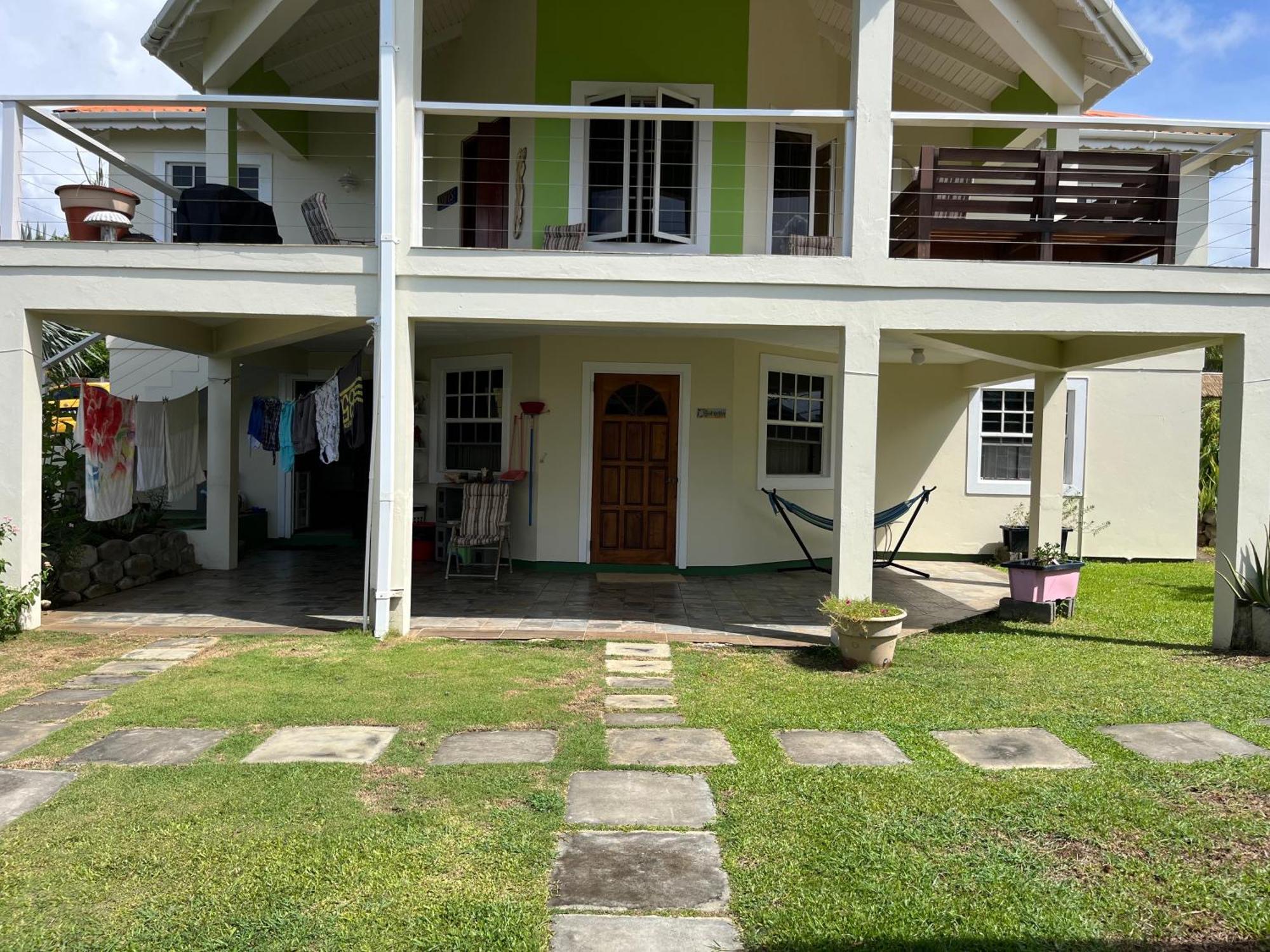 Waves Villa Guesthouse Kingstown Exteriér fotografie